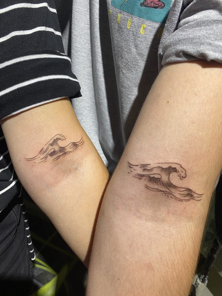 Eş Dalgalar — Elephant Shop tattoo