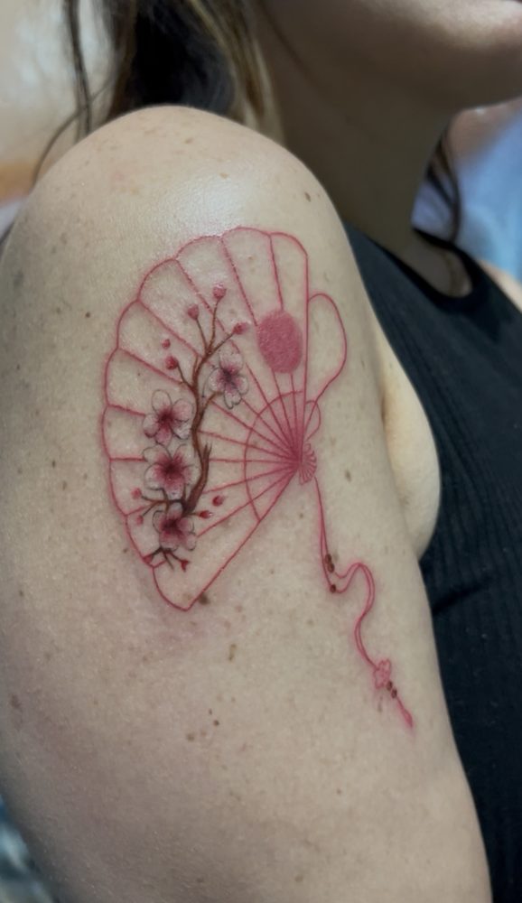 Yelpaze & Kiraz Çiçeği — Elephant Shop tattoo